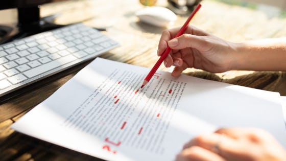 Doe de dt-test: is het 'wat houd je tegen' of 'wat houdt je tegen'?