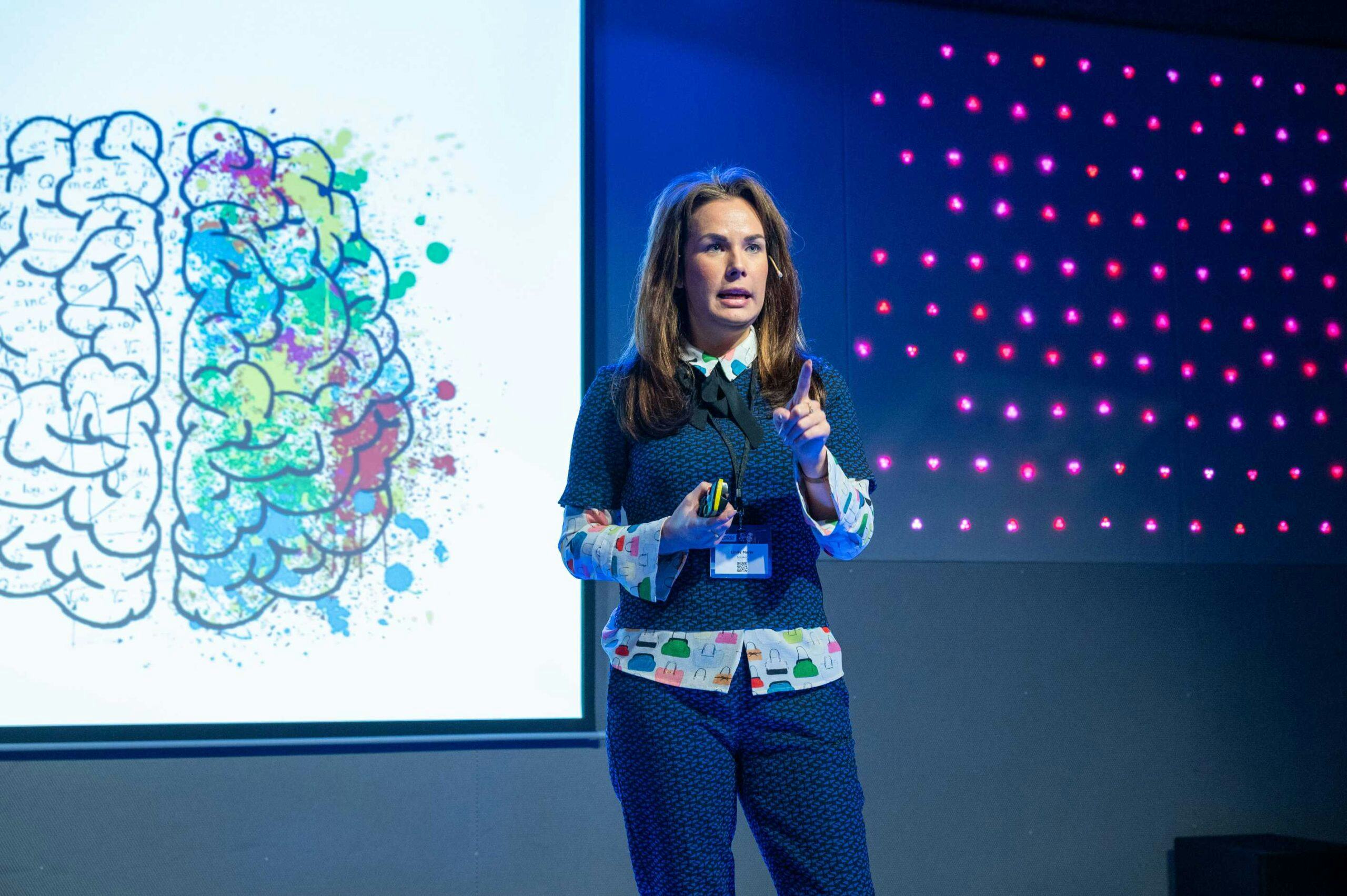 Lindy Maris vertelt over het gebruiken van je hart. Foto Cor Salverius.