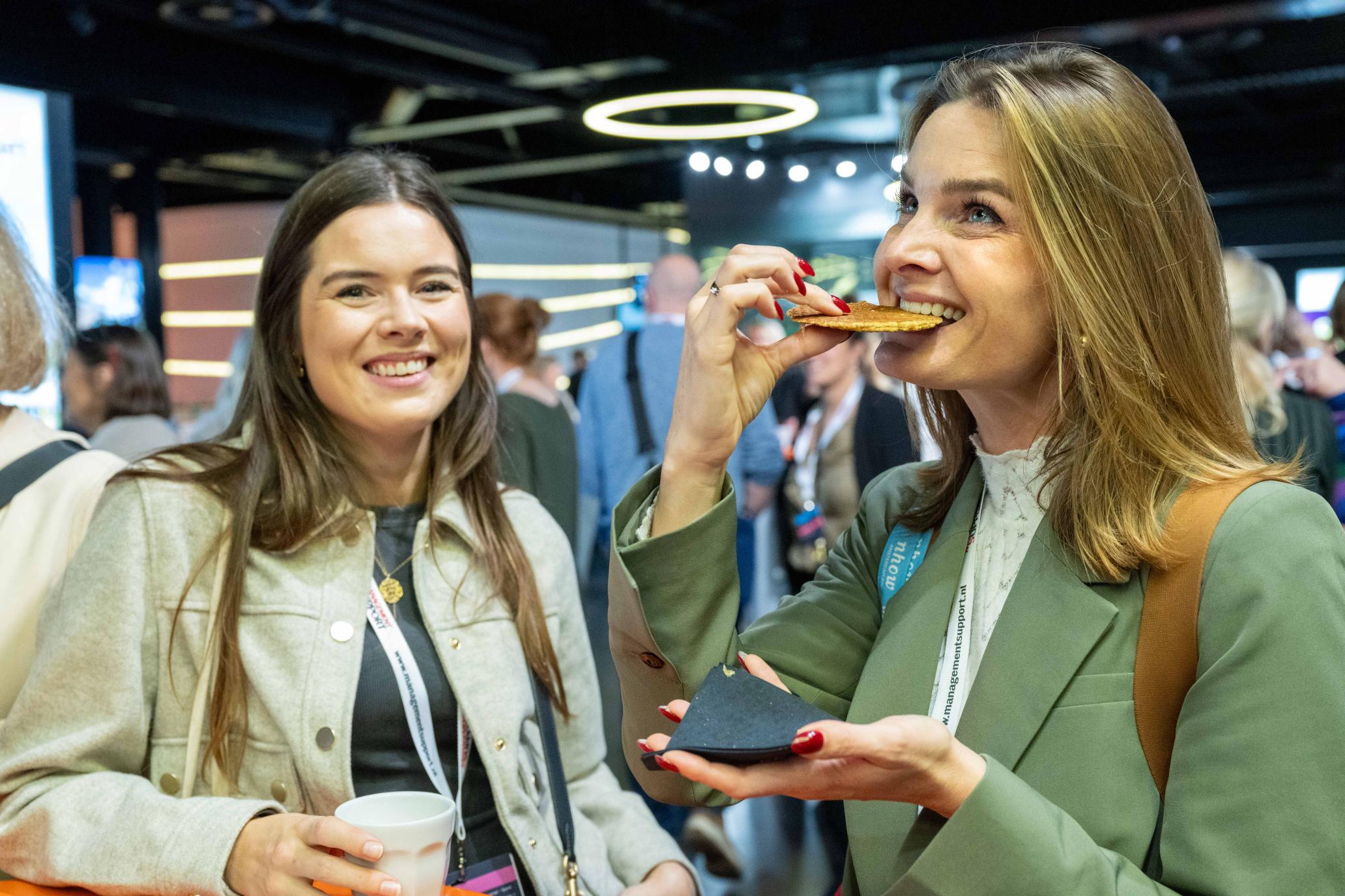 Lekker eten, vakgenoten om mee te netwerken en bij te praten over het vak. Foto: Cor Salverius