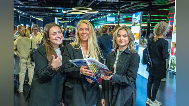 In de pauze was er genoeg tijd om het Management Support Magazine door te bladeren. Foto: Cor Salverius