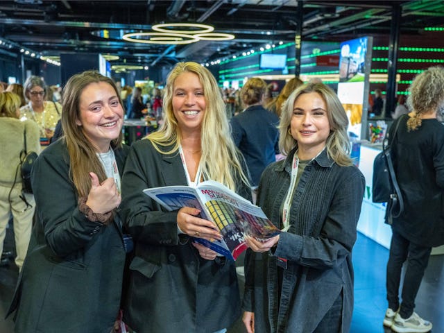 In de pauze was er genoeg tijd om het Management Support Magazine door te bladeren. Foto: Cor Salverius