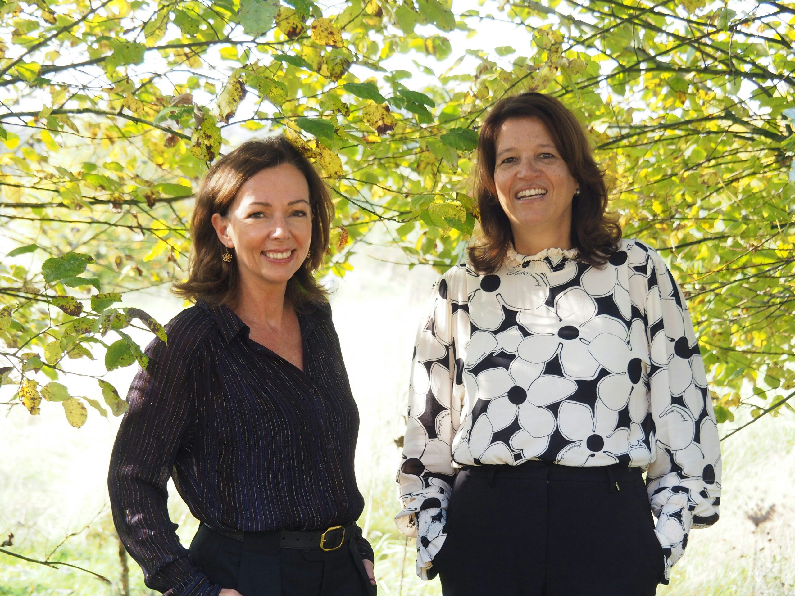 Judith Caanen (links) en Lisa Wouters
